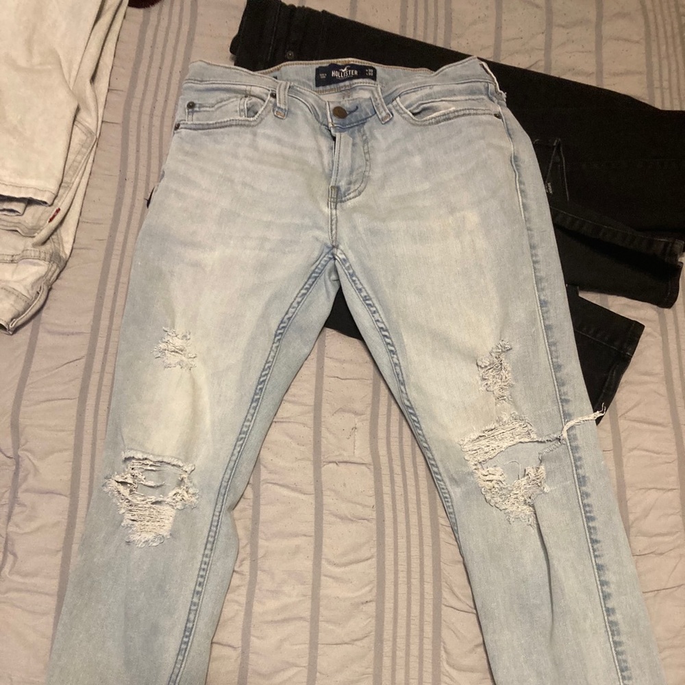 Hollister Ripped Jeans 30x32